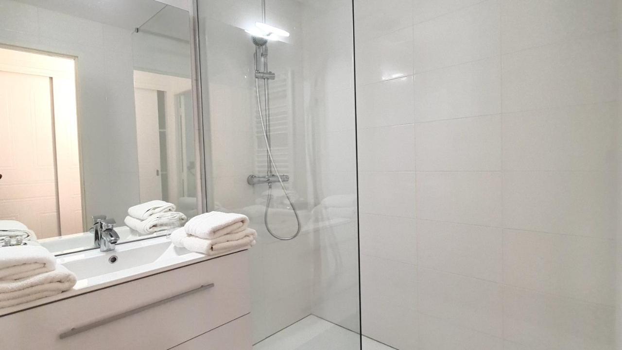 Fasthotel Oloron Hostellerie Du Paon Blanc Lurbe-Saint-Christau Zewnętrze zdjęcie