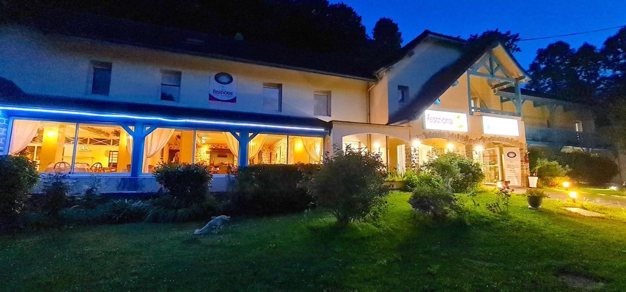 Fasthotel Oloron Hostellerie Du Paon Blanc Lurbe-Saint-Christau Zewnętrze zdjęcie